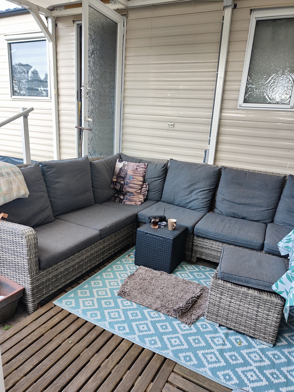 Buitenkant stacaravan in Diepenheim op camping De Mölnhöfte in Twente